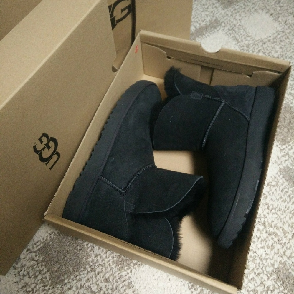 100% Authentic Ugg boot W Classic cuff mini